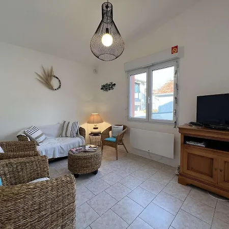 Holiday home Maison 4 Pieces/6 Pers, Terrasse, 150m, Centre-ville - Fr-1-701-43 *