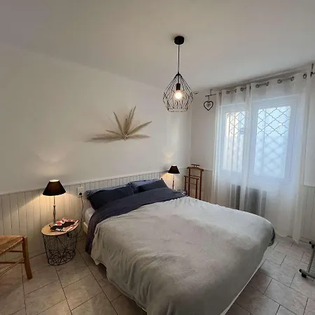 Holiday home Maison 4 Pieces/6 Pers, Terrasse, 150m, Centre-ville - Fr-1-701-43